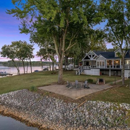 Rare Find Best Lot With Dock And Views On Lake Winchester 外观 照片