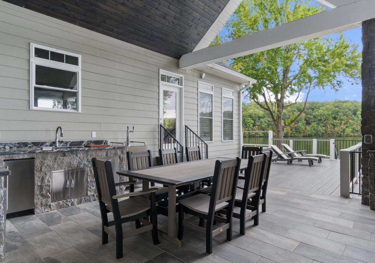 Rare Find Best Lot With Dock And Views On Lake Winchester 外观 照片