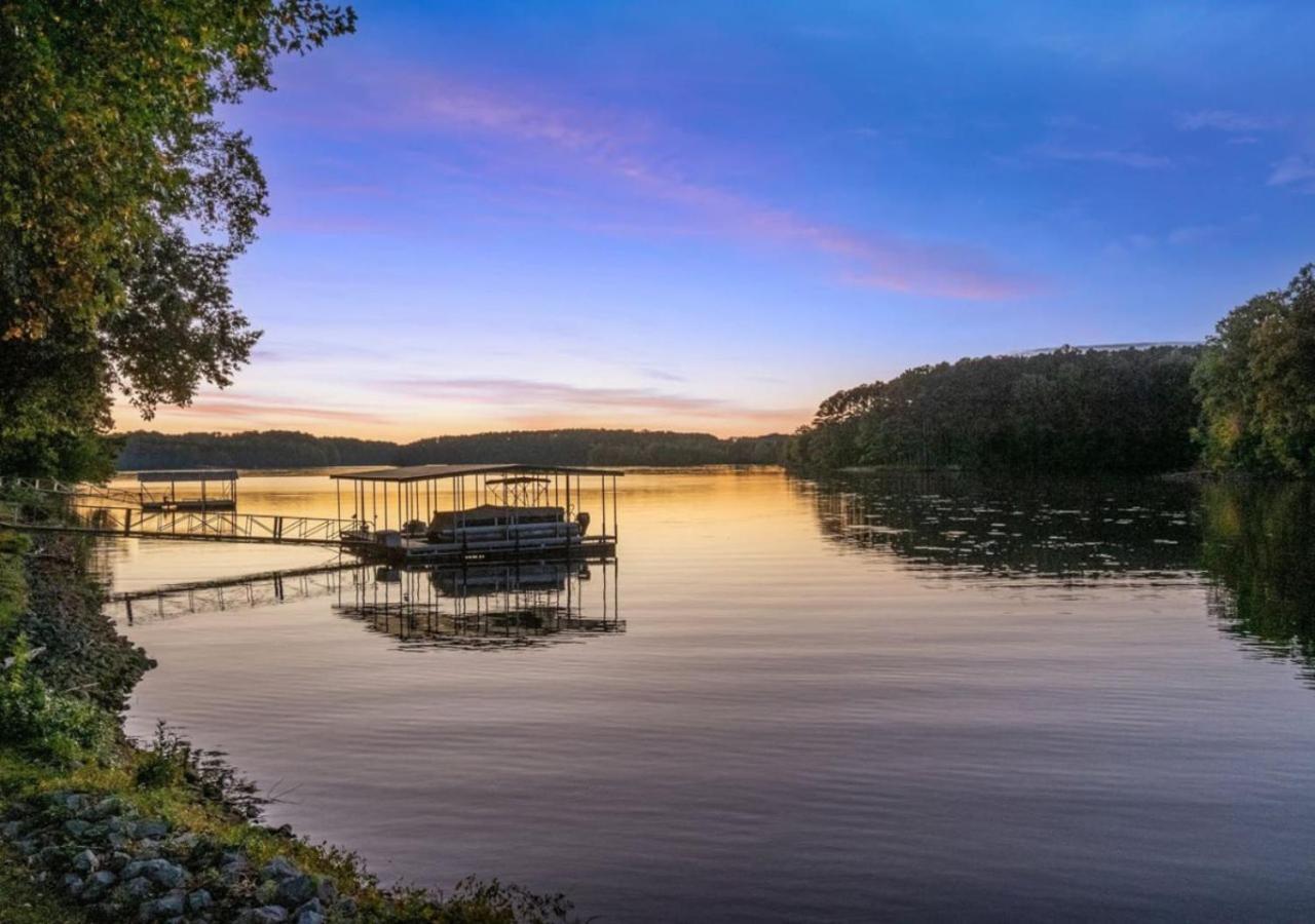 Rare Find Best Lot With Dock And Views On Lake Winchester 外观 照片