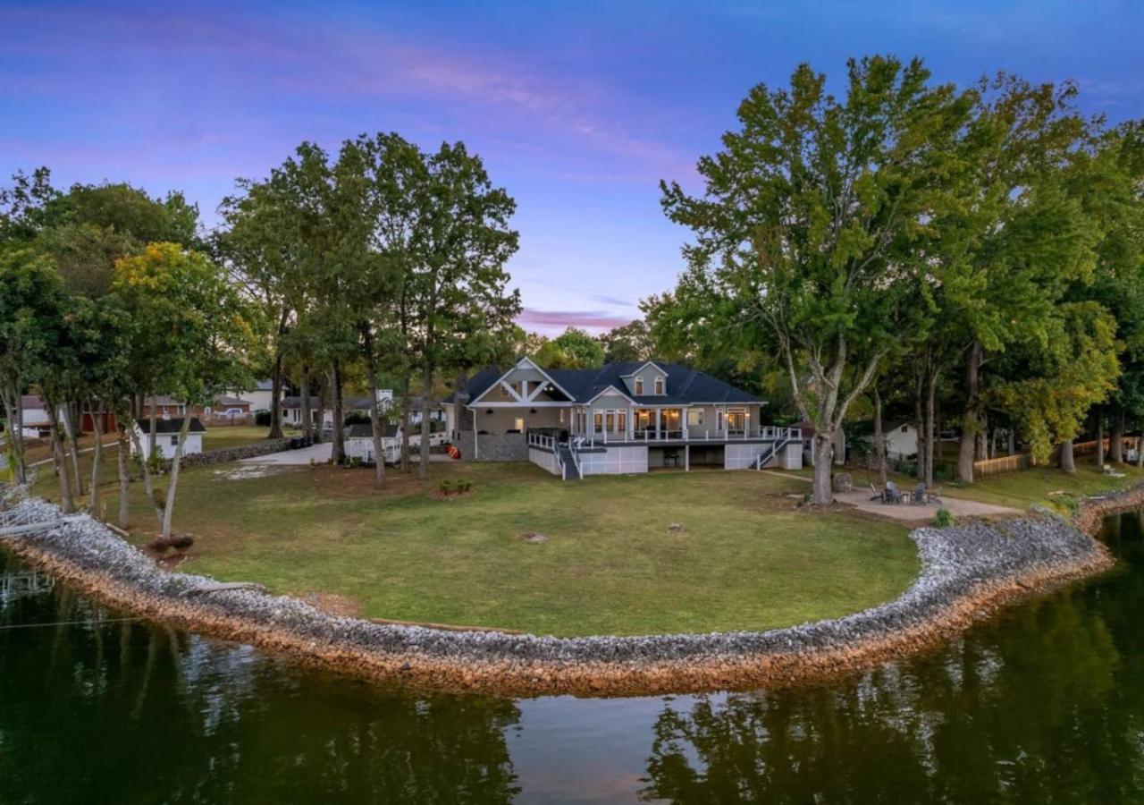 Rare Find Best Lot With Dock And Views On Lake Winchester 外观 照片