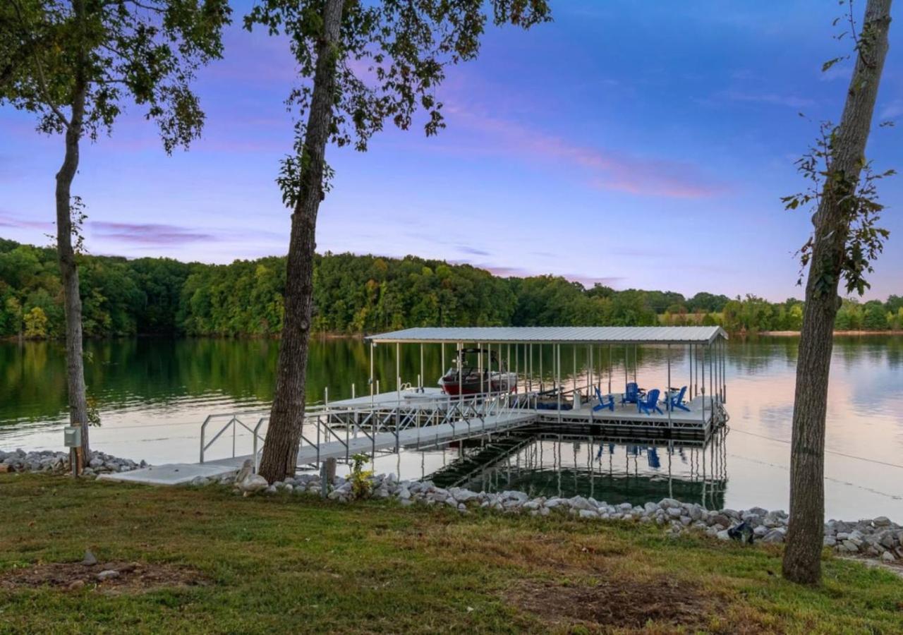 Rare Find Best Lot With Dock And Views On Lake Winchester 外观 照片