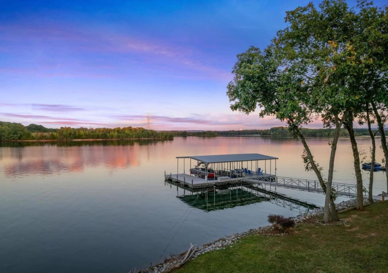 Rare Find Best Lot With Dock And Views On Lake Winchester 外观 照片