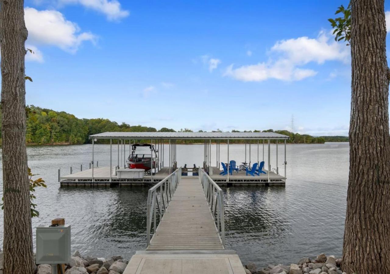 Rare Find Best Lot With Dock And Views On Lake Winchester 外观 照片