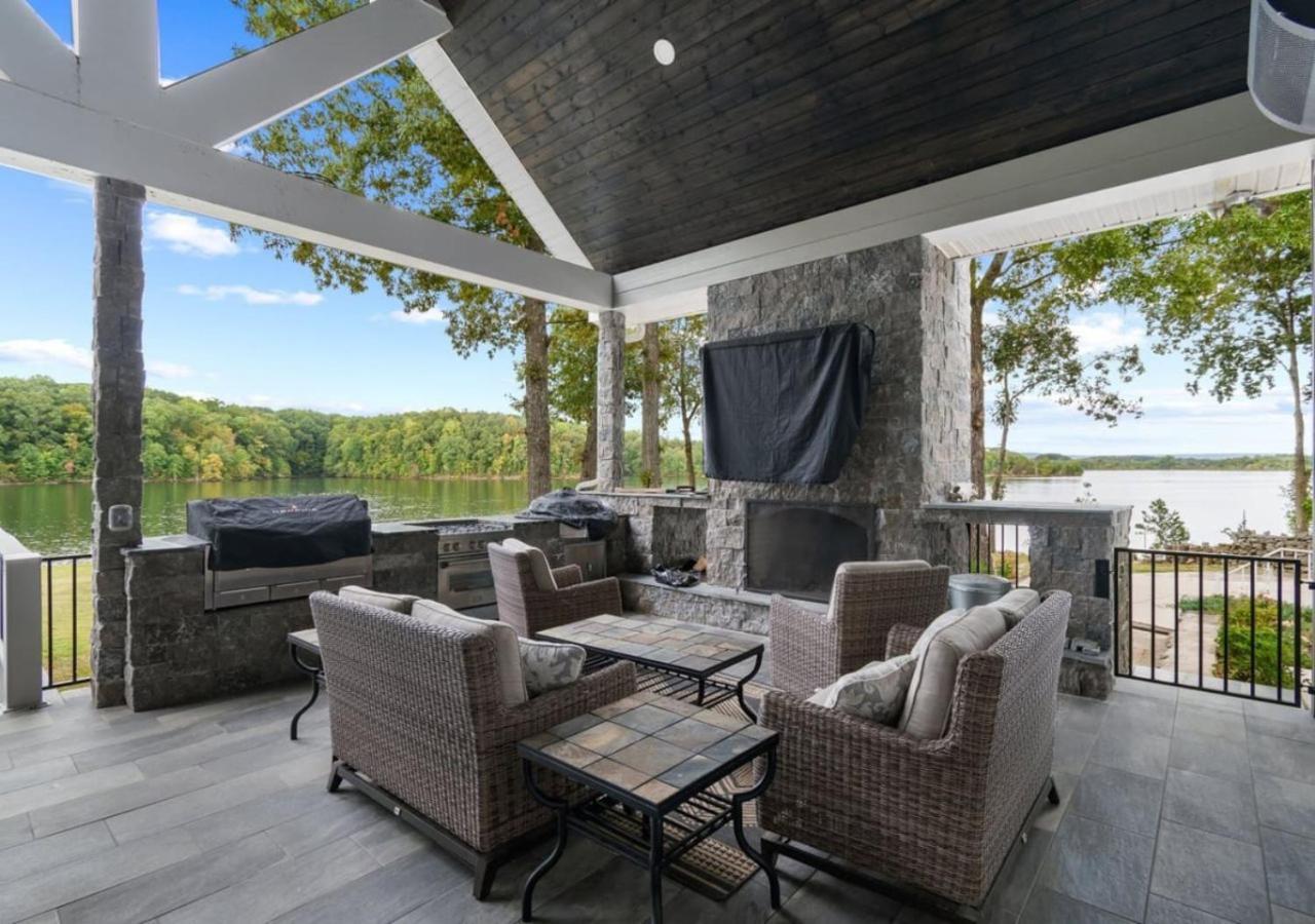 Rare Find Best Lot With Dock And Views On Lake Winchester 外观 照片