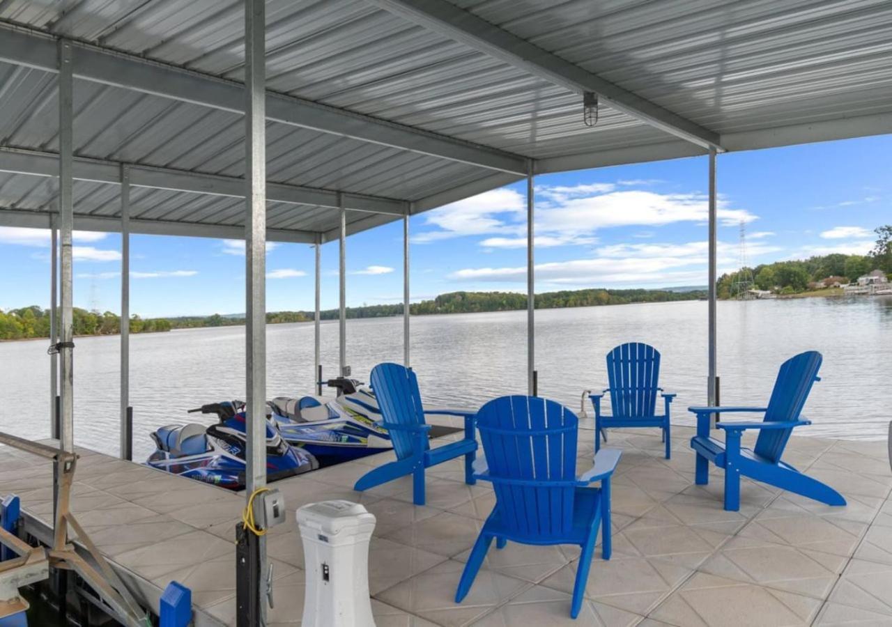Rare Find Best Lot With Dock And Views On Lake Winchester 外观 照片